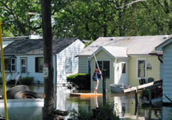 Houses being flooded by the Fox River